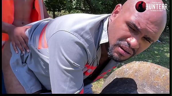 Trabalhadores se pegando no horário de almoço no parque